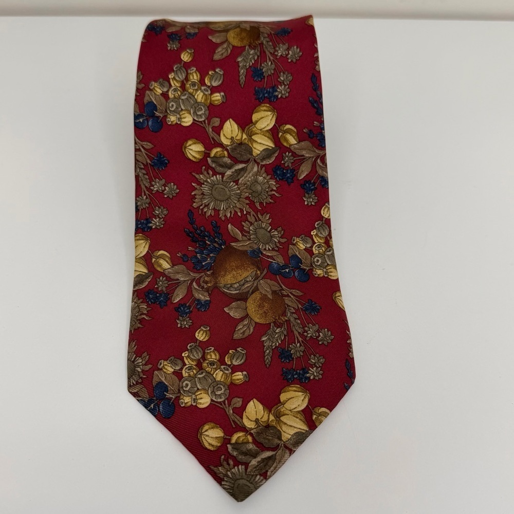 Vintage BURBERRY men's tie crafted from 100% silk designer made in Englund - Picture 9 of 9